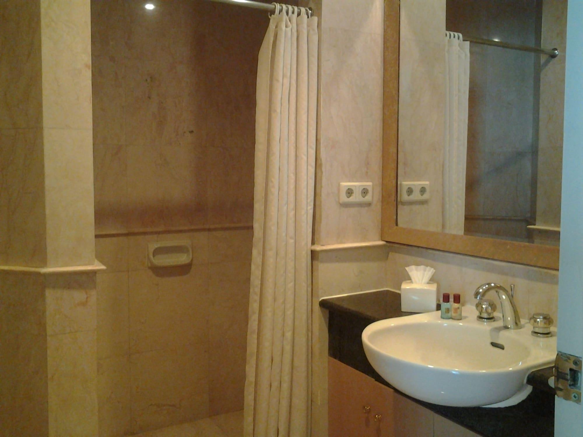Batavia Hotel & Serviced Apartments Jakarta Eksteriør billede