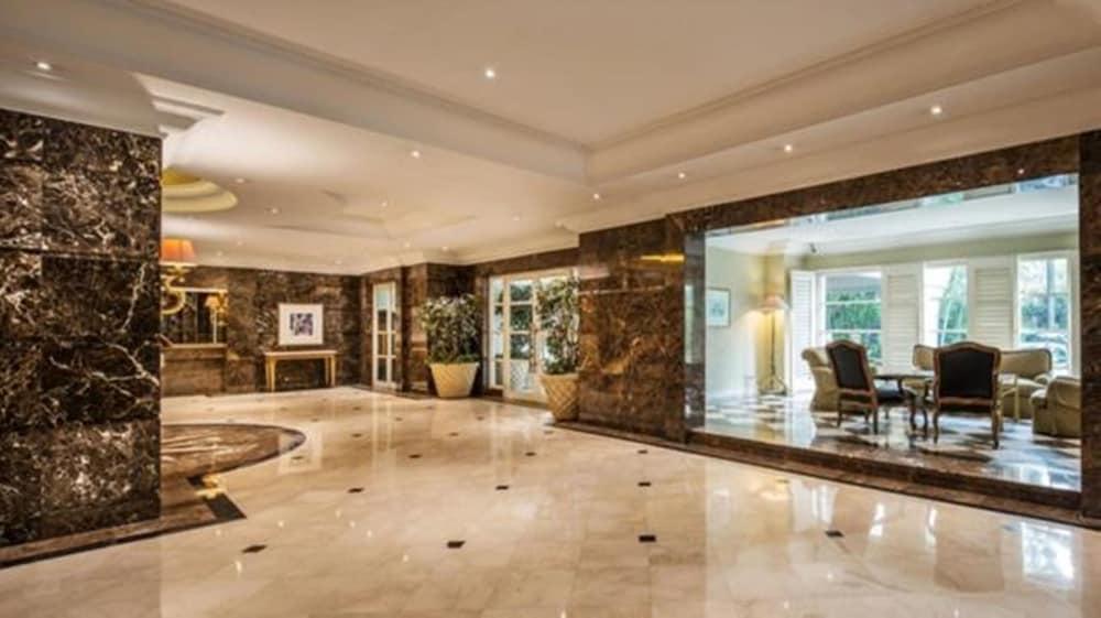 Batavia Hotel & Serviced Apartments Jakarta Eksteriør billede