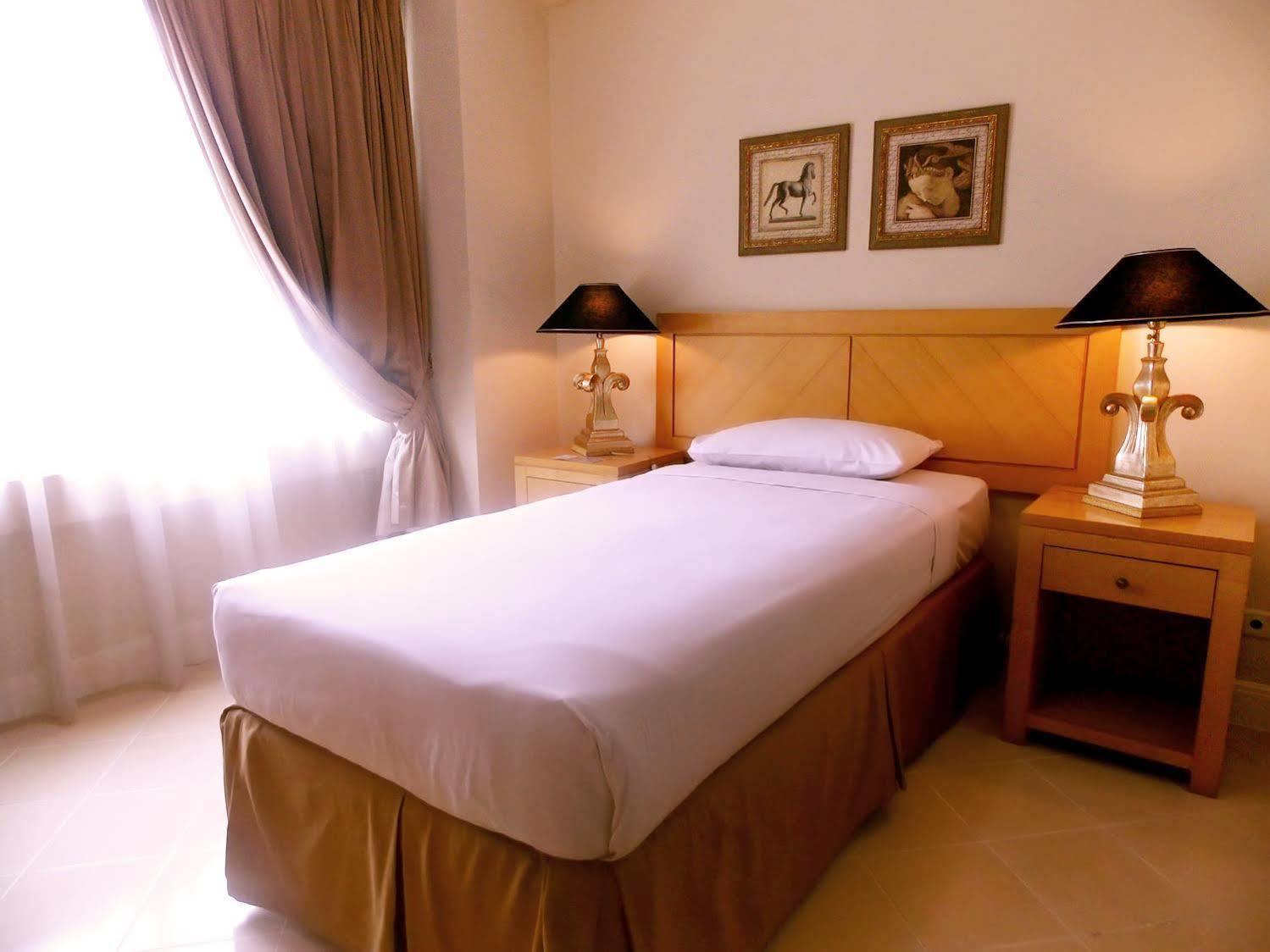 Batavia Hotel & Serviced Apartments Jakarta Eksteriør billede